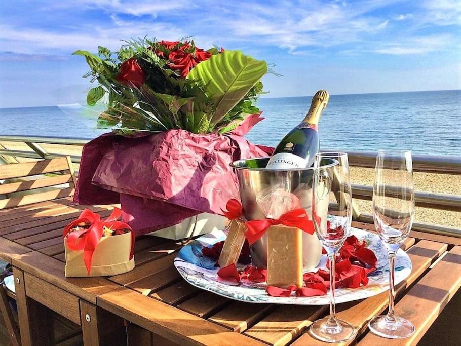 The Luxury Beach Property - Oceanbreeze Sandgate Luaran gambar